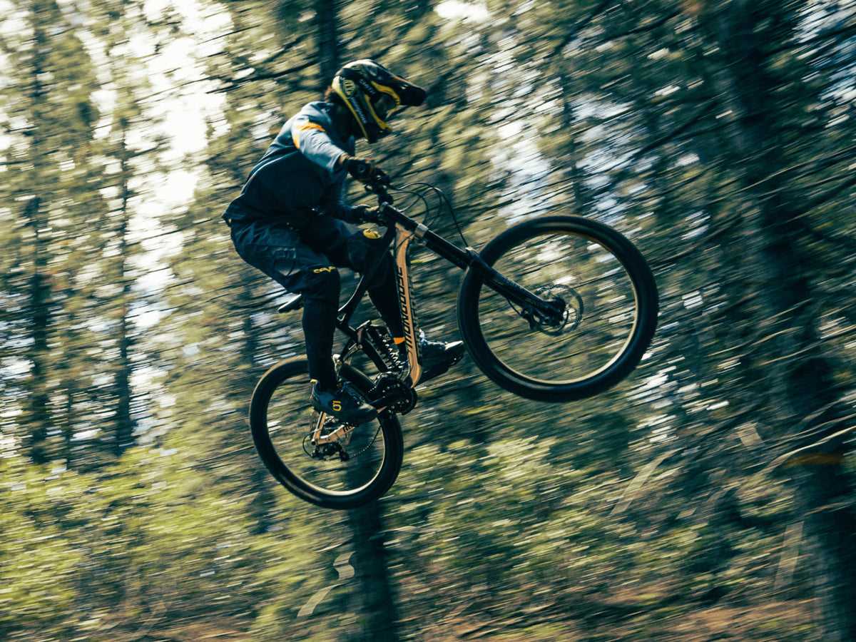 Mongoose Boot'r 27.5-inch Full Suspension Downhill Mountain Bike